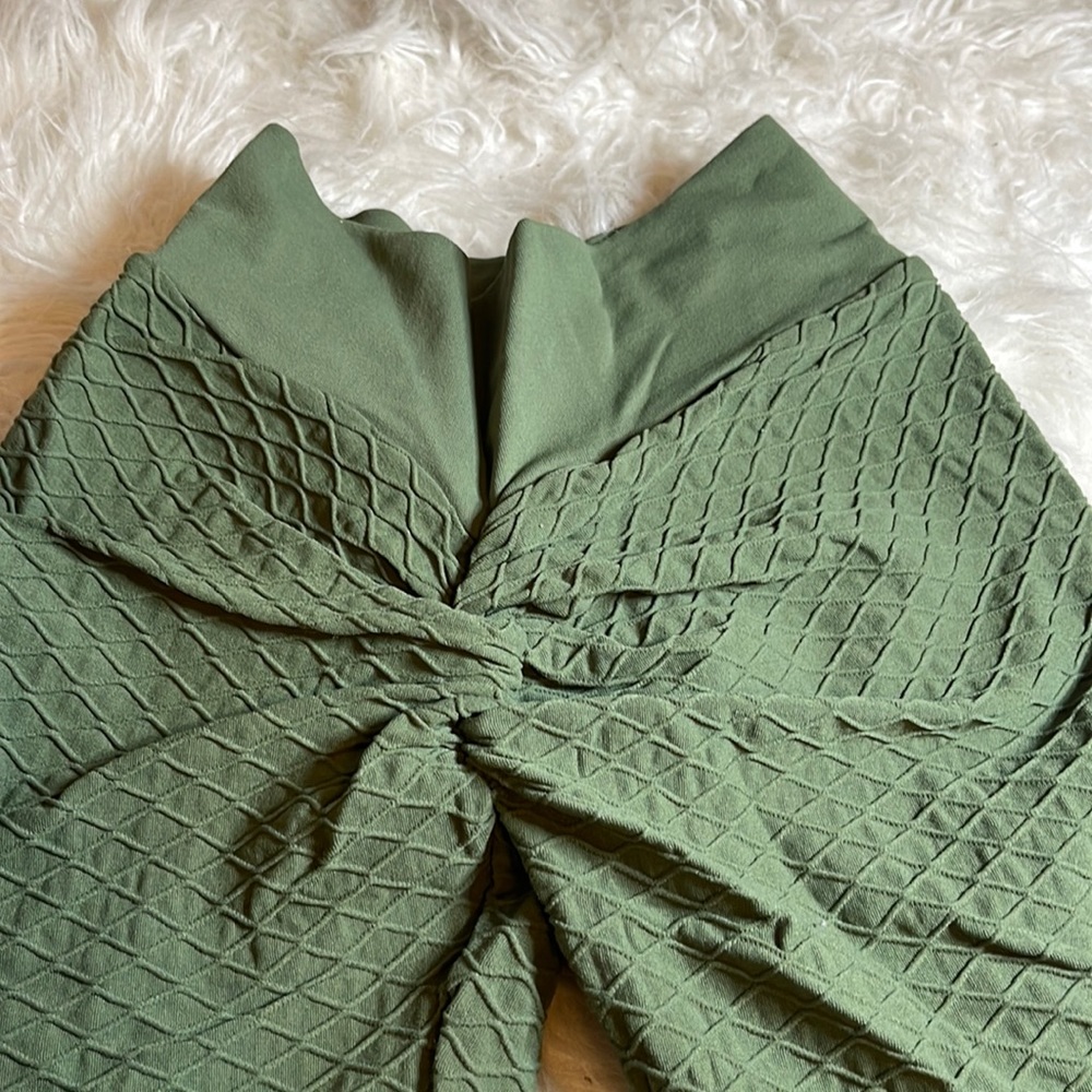 Scrunch butt olive green army green print leggings